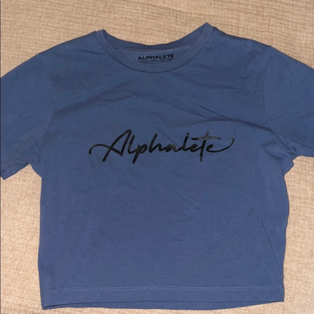alphalete crop tee
